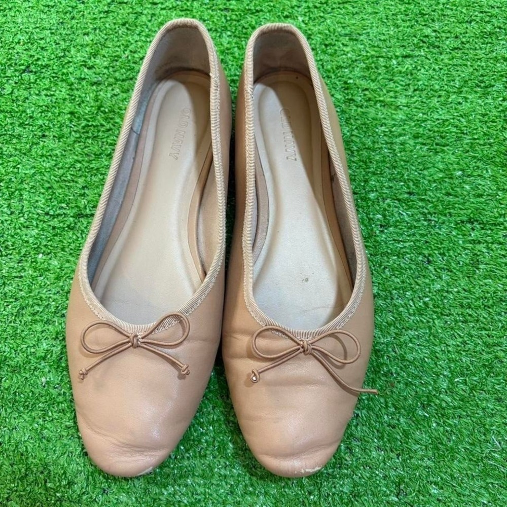 Old Navy Women's 8 Tan Faux‎ Leather Ballet Flats Almond Toe Bow Minimal Slip On